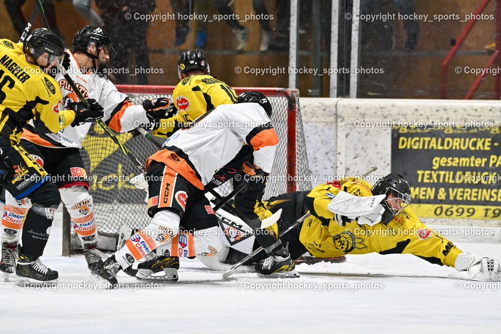 EC Hornets Spittal vs. USC Piraten Velden 18.2.2024 | #16 Nageler Daniel, #15 Rossbacher Daniel EC Hornets Spittal, 1 Zauchner Rene EC Hornets Spittal, EC Hornets Spittal vs. USC Piraten Velden 18.2.2024, EC Hornets Spittal vs. USC Piraten Velden 18.2.2024 am 18.02.2024 in Spittal an der Drau (Eissportzentrum Spittal), Austria, (Photo by Bernd Stefan)