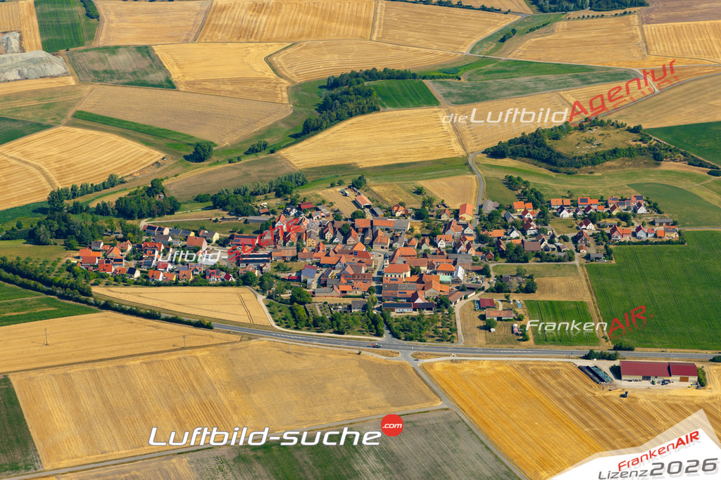 Das Luftbild zeigt : Possenheim Iphofen - Die Luftaufnahme wurde 2023 vom UL-Flugzeug aus erstellt ( keine Drohne ) - Hochauflösende Luftaufnahme - Für grossformatige Ausdrucke geeignet. Die Geschenkidee !Mit Lizenz und Bildrechte bestellbar