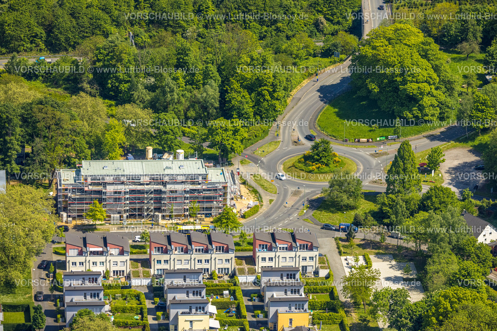 Essen230511979 | Luftbild, Baustelle und Neubau Wohnhaus an der Dilldorfer Allee, Dilldorfer Höhe, Kreisverkehr, Kupferdreh, Essen, Ruhrgebiet, Nordrhein-Westfalen, Deutschland