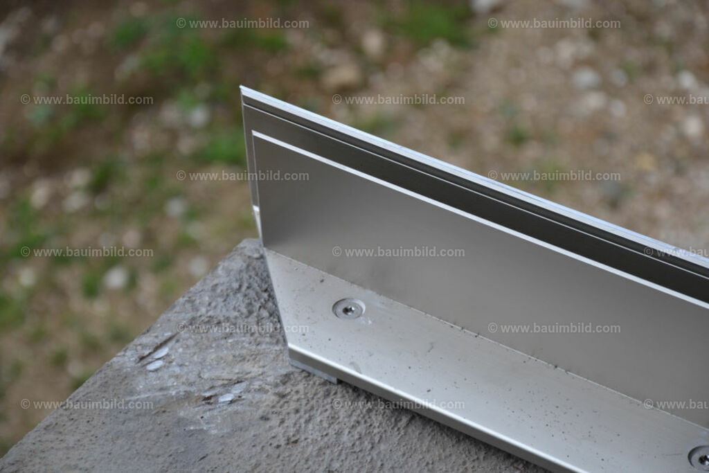 bib-lg24-metallbau-0018 | Nach LV-Leistungsgruppen sortierte Detailfotos über den Bau eines Hauses. Alle Hausbau-Bilder direkt vom Urheber und Autor der Website Haus-Selber-Bauen.com