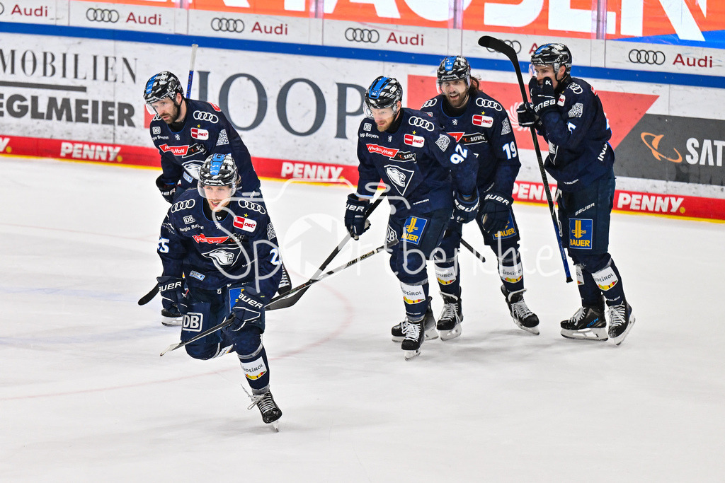ERC Ingolstadt - Nuernberg Ice Tigers | Jubel der Hausherren nach dem Treffer zum 3-2 durch Leon HUETTL (ERC Ingolstadt 25) / Tor / Torschuetze / Freude / Happy / DEL: ERC Ingolstadt - Nuernberg Ice Tigers, Saturn-Arena am 26.03.2025