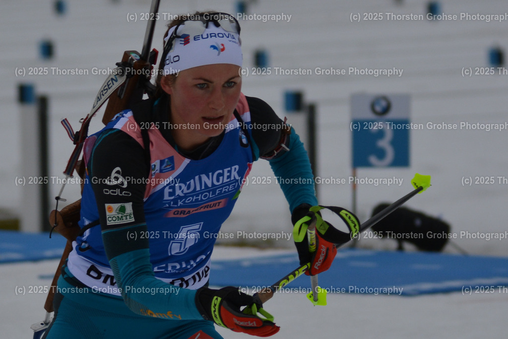 IBU WC Biathlon Oberhof 2018 | BRAISAZ Justine (FRA) verlaesst den Schiessstand; IBU WC Biathlon Oberhof 2018, 10 km Verfolgung der Frauen am 06.01.2018 in der DKB Ski Arena in Oberhof, (Deutschland) - Realisiert mit Pictrs.com