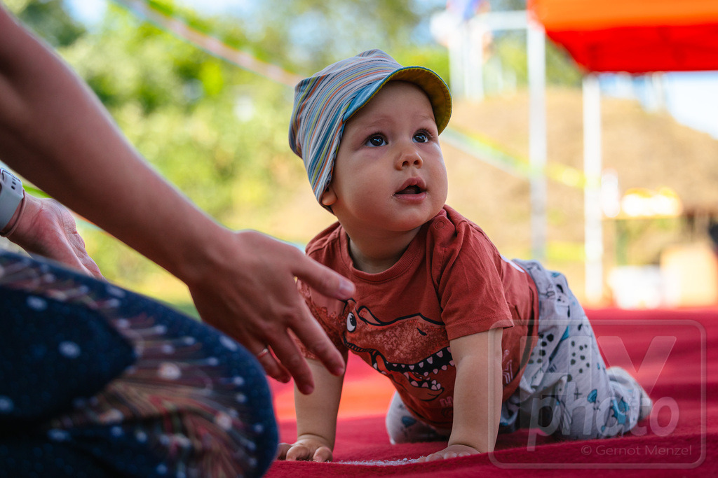 16. Hoywoj-CityLauf im Sportforum Hoyerswerda - 16.09.2023 | 10m VdK-Windel-Flitzer - Realisiert mit Pictrs.com