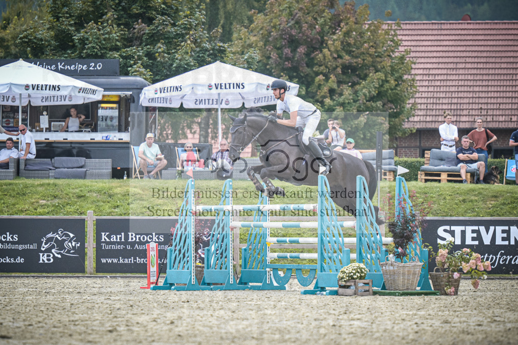 DOS_2718 | Entdecke hochwertige Reitturnierfotos von Foto Oger. Professionell, emotional und authentisch – jetzt Lieblingsmomente im Shop bestellen.Deutschlandweite Turnierfotografie. - Realisiert mit Pictrs.com