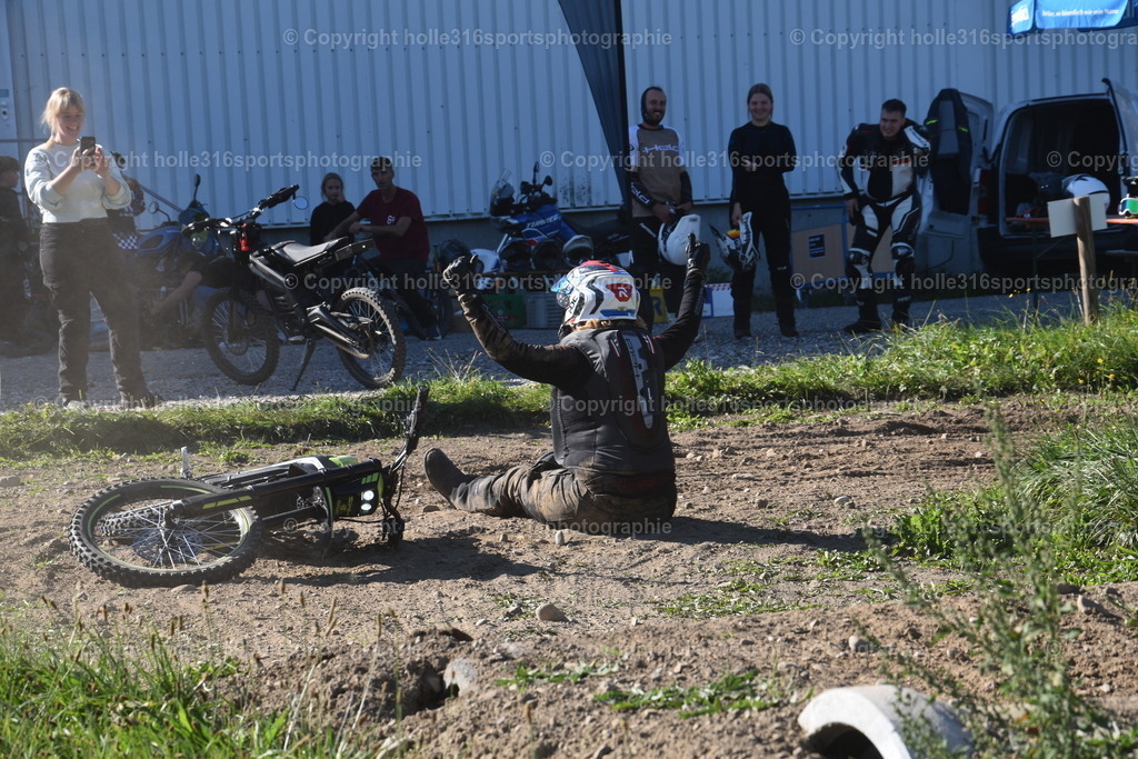 DSC_0099 | Sportfotografie , Motorsport, Motoross, Reitsport, Mointainbike, Enduro,
Landschaft , Outdoor, Eventfotografie, Landschaft, Bilder online bestellen - Realisiert mit Pictrs.com