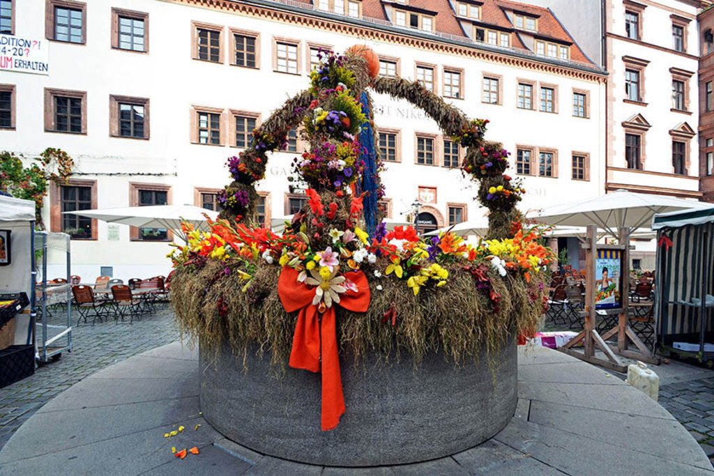 Foto: Leipzig - Leipziger Markttage | Das Team hinter BILDLEXIKON LEIPZIG bündelt historische wie aktuelle Informationen über die Stadt Leipzig in Text und Bild auf einer Plattform und stellt diese der interessierten Öffentlichkeit zur Verfügung.