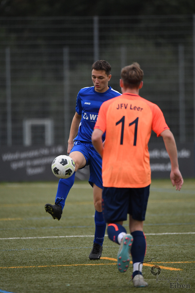 FC Rastede-JFV Leer | A-Jugend Bezirksliga; FC Rastede (blau)-JFV Leer (orange) am 07.10.2023; in Rastede (Sportanlage Köttersweg), Photo: Philip Eiben 2023 - Realisiert mit Pictrs.com