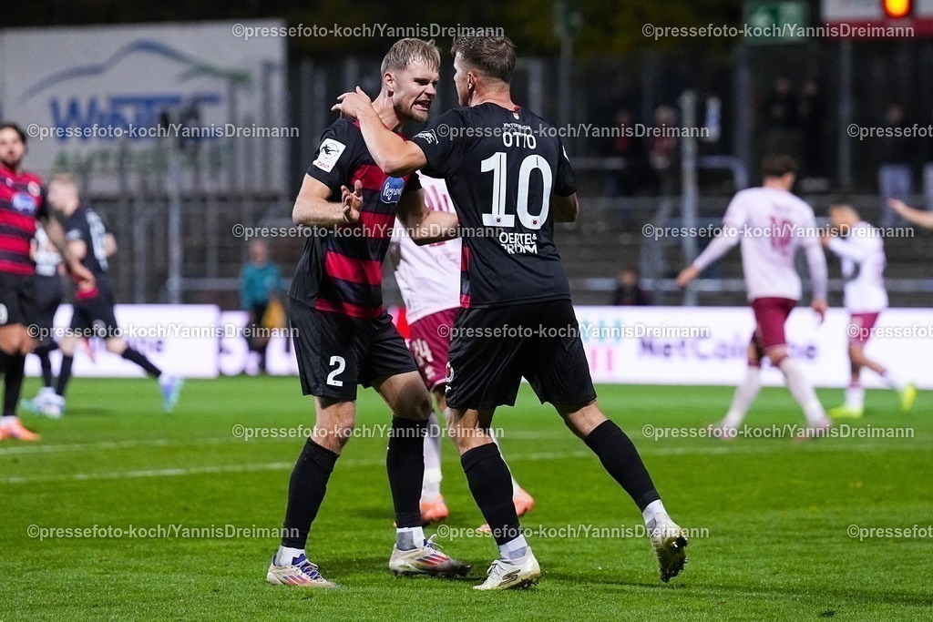 xYDR31102501053 | 31.10.2025, xydrx, Fußball, 3.Liga, FC Viktoria Köln - FC Ingolstadt 04, Saison 2025 2026, Sportpark Höhenberg: Torjubel nach dem Tor zum 1:1 für den FC Viktoria Köln durch Torschütze David Otto (FC Viktoria Köln #10) zusammen mit Lars Dietz (FC Viktoria Köln #2)   DFB regulations prohibit any use of photographs as image sequences and or quasi-video.