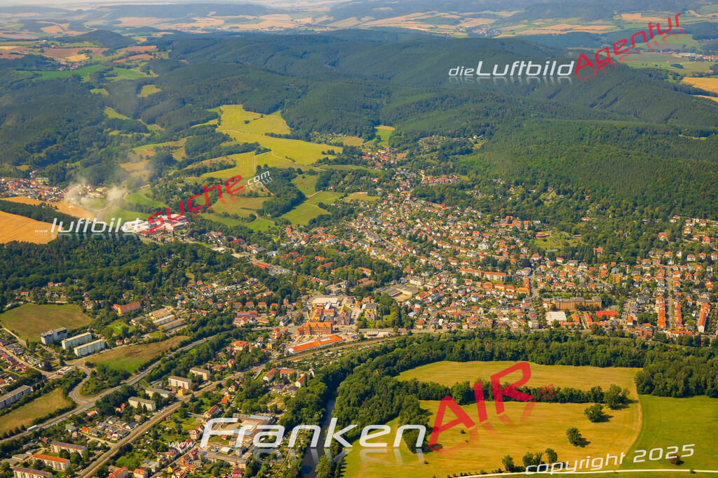 Vs Google Maps Rudolstadt - Die Luftaufnahme wurde 2025 vom UL-Flugzeug heraus erstellt ( keine Drohnenaufnahme ) - Hochauflösende Luftaufnahme - für Wandbilder und großformatige Ausdrucke geeignet. Das besondere Geschenk!Hier alle&nbsp;Infos zur Lizenzierung der LuftaufnahmeWir fliegen auch dieses Jahr wieder in Ihre Region um Luftbilder zu erstellen.- Luftbild anfragen