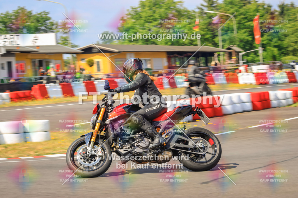 _DSK2386 | Hier findet Ihr Bilder von Touristenfahrten auf der Nürburgring Nordschleife oder von anderen Veranstaltungen die ich besucht habe. Viel Spass beim Durch Schauen 