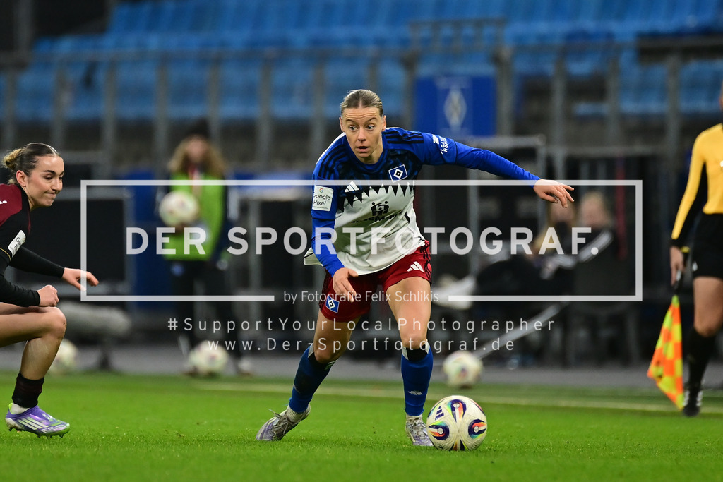 Fußball I Frauen I Saison 2025-2026 I Bundesliga I 10. Spieltag I Hamburger SV - 1. FC Nürnberg I 48320 | Sophie Hillebrand (22, Hamburger SV) - Realized with Pictrs.com