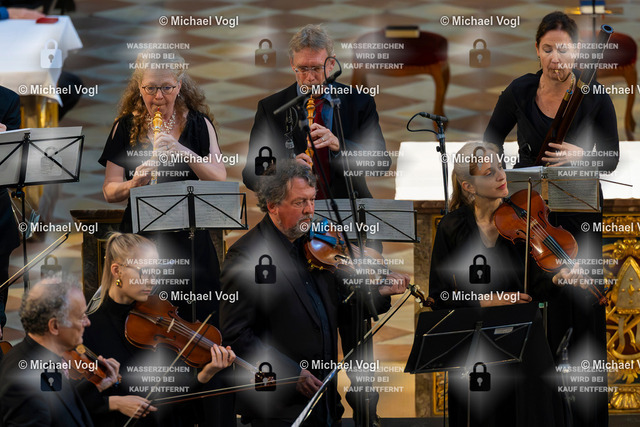TAM25_K.05__Michael-Vogl_032_5687 | Tage Alter Musik Regensburg K.05 Basilika St. Emmeram Xenia Löffler, Alfredo Bernardini, Michael Bosch, Oboe Batzdorfer Hofkapelle (Deutschland) Musik aus der Fürst Thurn und Taxis Hofbibliothek Regensburg Daniel Deuter Konzertmeister Foto: Michael Vogl