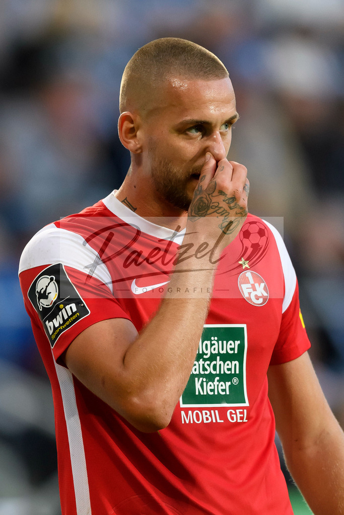 FCMFCK20210904_223 | Fussball, Herren: Rene Klingenburg (1. FC Kaiserslautern) schaut beim Spiel der 3. Liga zwischen 1. FC Magdeburg und 1. FC Kaiserslautern in der MDCC-Arena am 04.09.2021 in Magdeburg, Deutschland.DFB / DFL REGULATIONS PROHIBIT ANY USE OF PHOTOGRAPHS AS IMAGE SEQUENCES AND/OR QUASI-VIDEO. - Realisiert mit Pictrs.com
