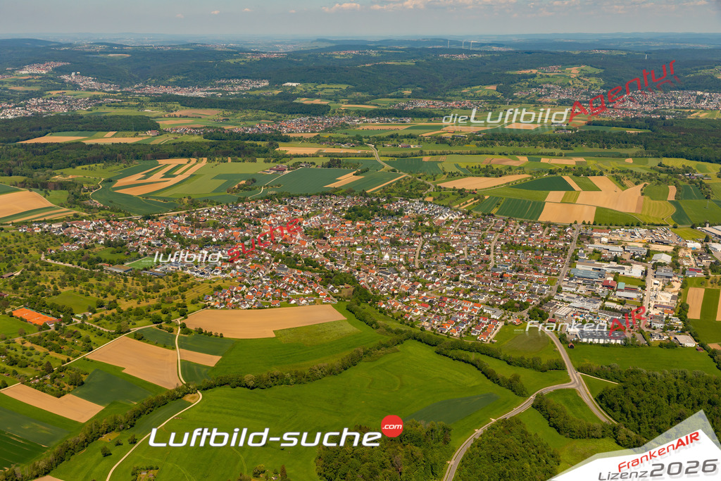 Das Luftbild zeigt :  Schlierbach - Die Luftaufnahme wurde 2024 vom UL-Flugzeug aus erstellt ( keine Drohne ) - Hochauflösende Luftaufnahme - Für grossformatige Ausdrucke geeignet. Die Geschenkidee !Mit Lizenz und Bildrechte bestellbar