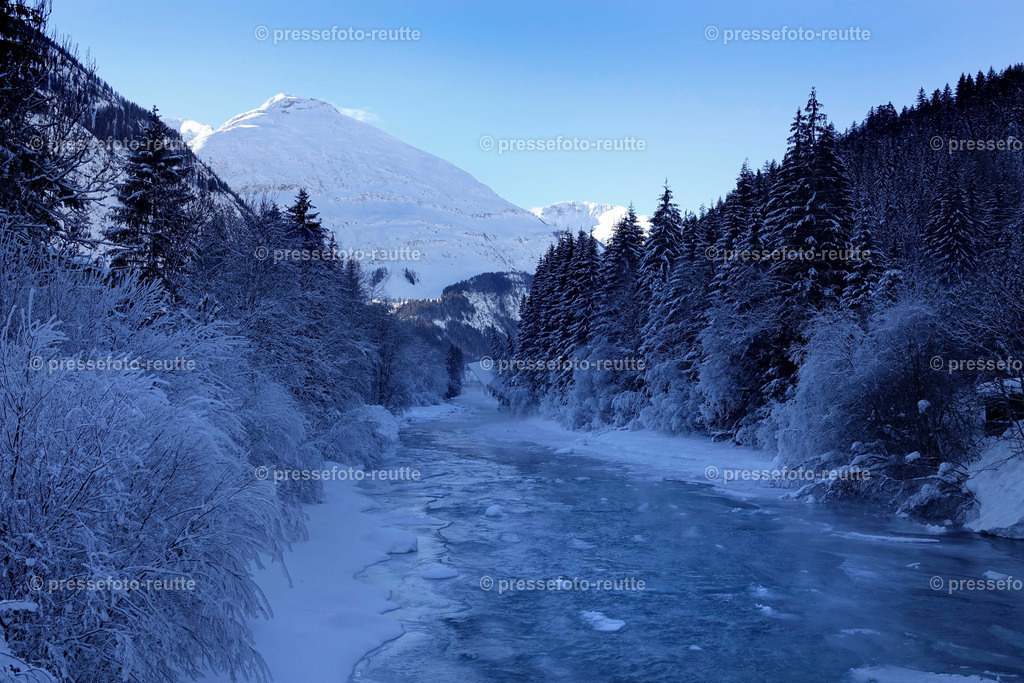 welltvi-Lechfluss-Winter_24Jan2019-Duernau_Holzgau_DSC2211 | Info aus dem Bezirk Reutte/Ausserfern Tirol sowie eine umfangreiche Bilddatenbank über die gesamte Region: Lechtal, Talkessel Reutte, Tannheimertal, Zwischentoren. Lech, Plansee, Zugspitze, Grenztunnel, B179, Fernpassstraße, Verkehr, Lawinen, Tradition, - Realisiert mit Pictrs.com