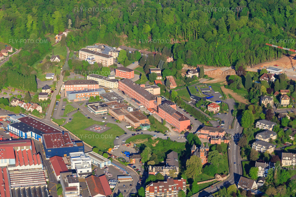 Aerial view: Clinic Center Hospitalier Sainte Catherine in Saverne in the state Bas-Rhin, France. – Photo: IMG_145990.jpg taken on 05/01/2025 by Werner Riehm/FLY-FOTO.com – Resolution of the original: 5241 x 3494 px – Centre hospitalier de Saverne - Hôpital