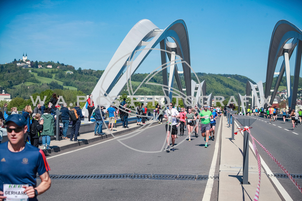 ..... | LINZ,AUSTRIA,27.April 25, Int. 3 Brückenlauf Linz  , Image shows: Photo: WAPICS / Manuel Binder