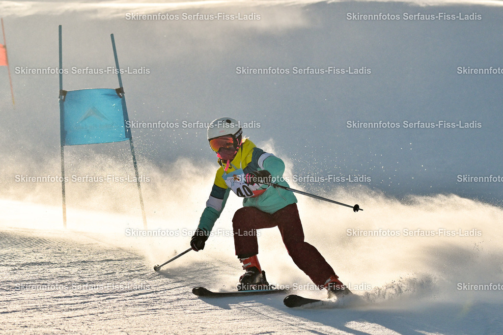 SRF_25.12.2025_0369 | Skirennfotos,Serfaus,Fiss,Ladis,Kinderskirennen,Winter,Tirol,Oberland,skirace,SFL,feelfree,weil wir's genießen,ski,Ski,skifahren,Sonnenplateau, - Realisiert mit Pictrs.com