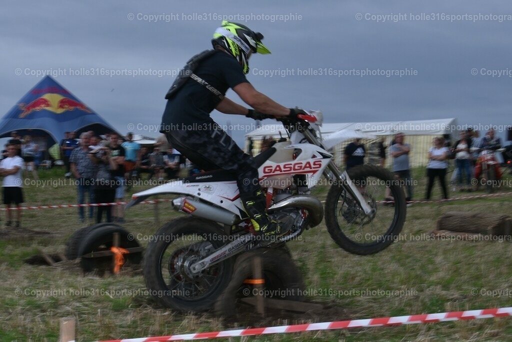 DSC_0203_01 (2) | Sportfotografie , Motorsport, Motoross, Reitsport, Mointainbike, Enduro,
Landschaft , Outdoor, Eventfotografie, Landschaft, Bilder online bestellen - Realisiert mit Pictrs.com