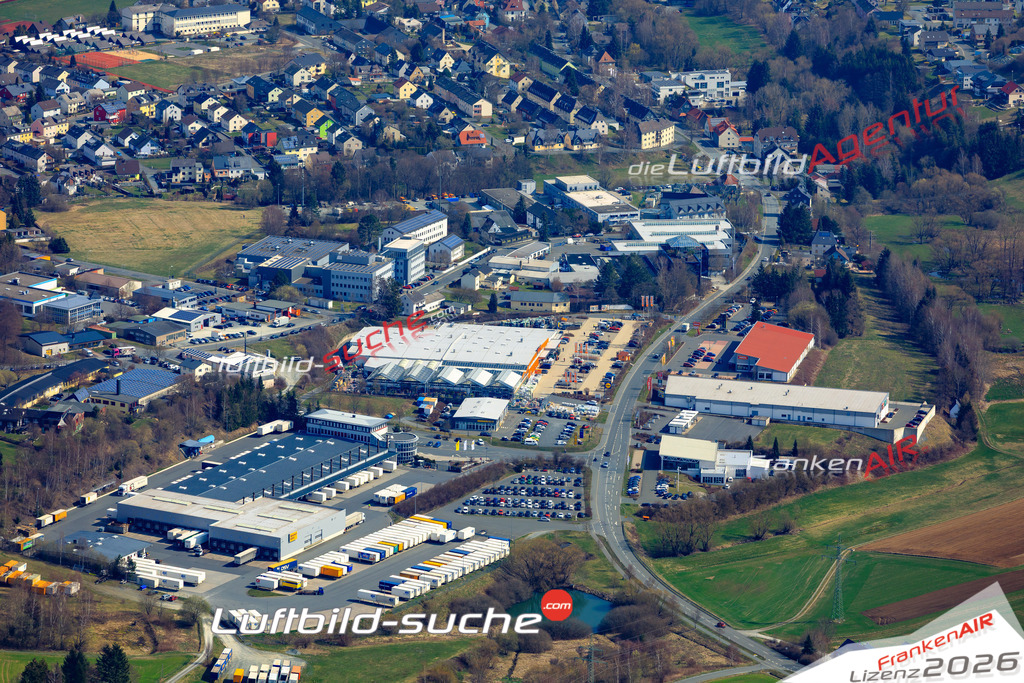 Das Luftbild der Stadt Naila wurde 2019 vom Flugzeug heraus erstellt (keine Drohne) Aufnahmehöhe ca.400 Meter- hohe Auflösung- beste Druck-Qualität garantiert!