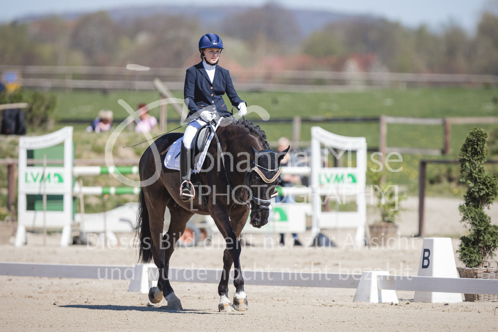 220418_L-Dressur-203 | Frühlingsfest der Pferde
Herford
18.April 2022
Dressurprfg. Kl.L* - Tr. L2ausw. geschlossen