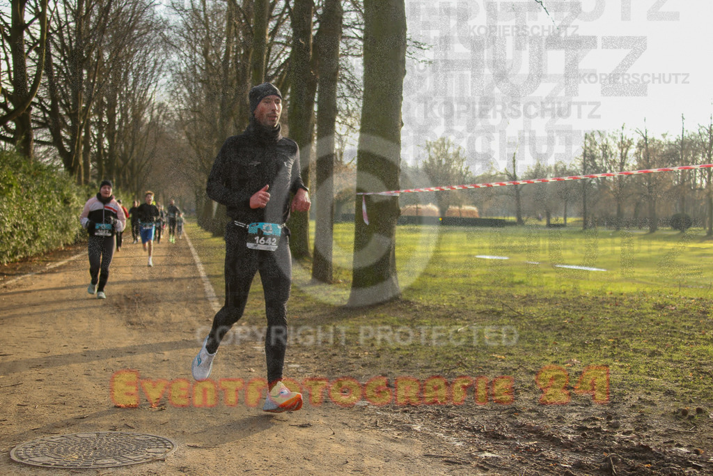 241231_1018_EV4_3718 | Sportfotografie im Rhein-Sieg Kreis, Köln, Bonn, NRW, Rheinland Pfalz, Hessen, etc. Unser Tätigkeitsfeld umfasst den Laufsport vom Volkslauf über den Marathon, Duathlon, Triathon bis zum Ultralauf wie Kölnpfad Ultra oder Schindertrail.