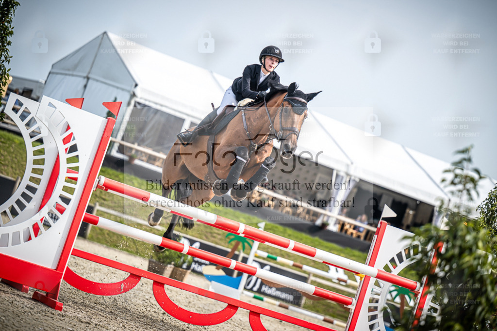 DOS_1975 | Entdecke hochwertige Reitturnierfotos von Foto Oger. Professionell, emotional und authentisch – jetzt Lieblingsmomente im Shop bestellen. - Realisiert mit Pictrs.com