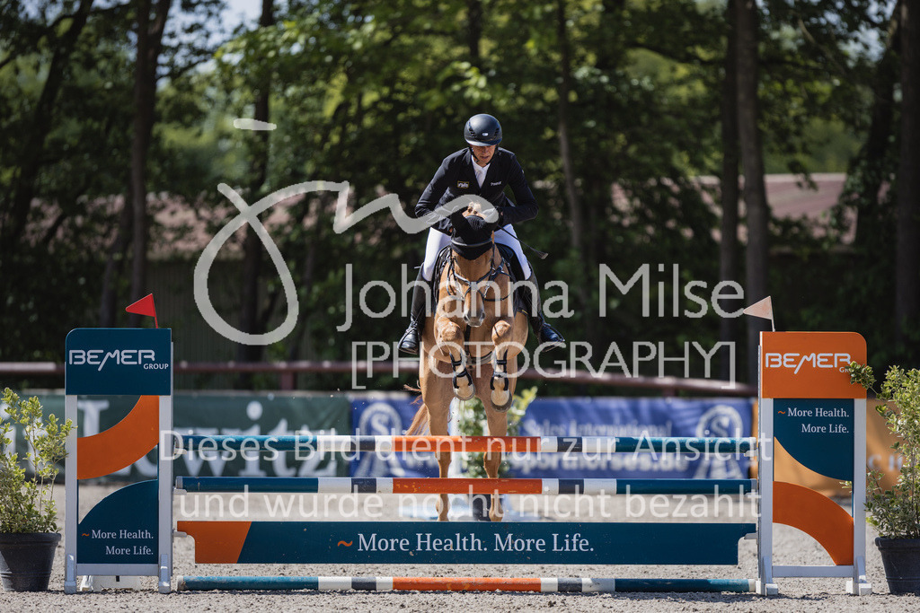 230516_Mühlen_03SprPf-A-333 | Deine schönsten Turniermomente als professionelle Fotos! Entdecke hochwertige Pferdesport-Fotografie im Online-Shop. Jetzt Fotos finden & bestellen!