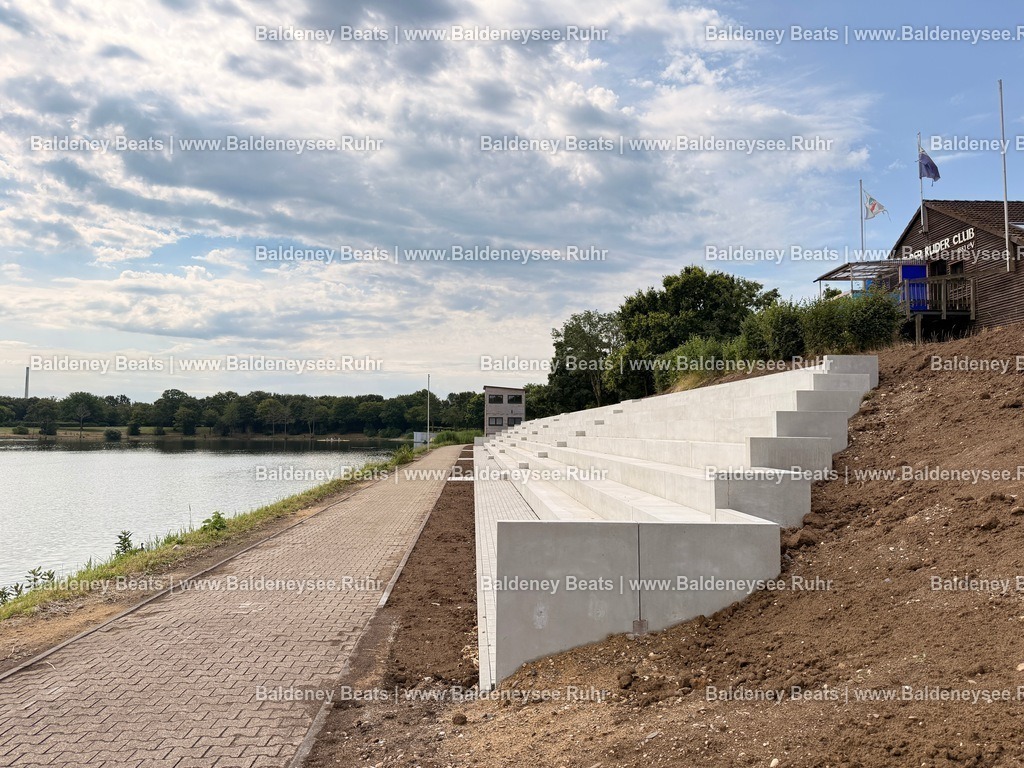 Krefeld - Elfrather See | Alle Nutzungsrechte vorbehalten. Jede Nutzung des Bildes bedarf einer gültigen Lizenz. Der Urheber- und Quellenhinweis „Foto: Cesar von Meissen / Baldeneysee.Ruhr“ ist bei jeder Veröffentlichung direkt am Bild anzubringen. Eine Weitergabe, Unterlizenzierung oder Weiterveräußerung an Dritte ist unzulässig. - Realisiert mit Pictrs.com