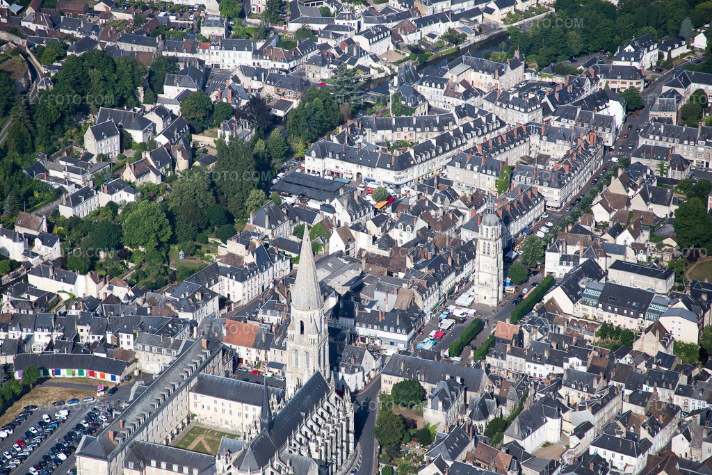 Aerial view: View of the town in Vendôme in the state Loir et Cher, France.Photo: IMG_081076.jpg taken on 06/19/2015 by Werner Riehm/FLY-FOTO.comResolution of the original: 5472 x 3648 px