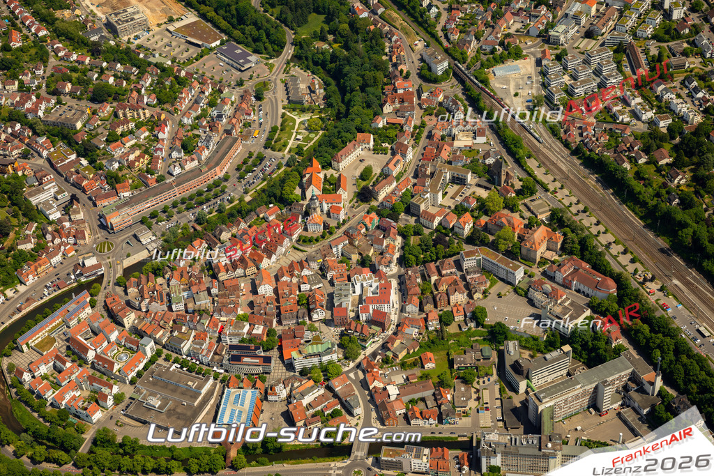 Das Luftbild zeigt Altstadt Backnang - Die Luftaufnahme wurde 2023 vom UL-Flugzeug aus erstellt ( keine Drohne ) - Hochauflösende Luftaufnahme - Für grossformatige Ausdrucke geeignet. Die Geschenkidee !Mit Lizenz und Bildrechte bestellbar