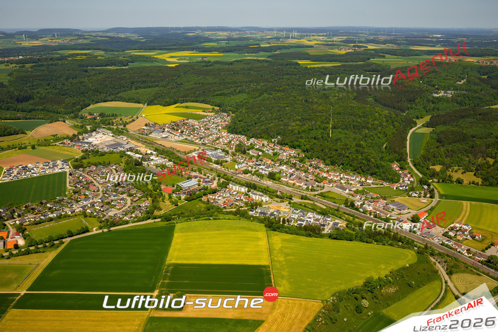 Das Luftbild zeigt  Amstetten - Die Luftaufnahme wurde 2023 vom UL-Flugzeug aus erstellt ( keine Drohne ) - Hochauflösende Luftaufnahme - Für grossformatige Ausdrucke geeignet. Die Geschenkidee !Mit Lizenz und Bildrechte bestellbar