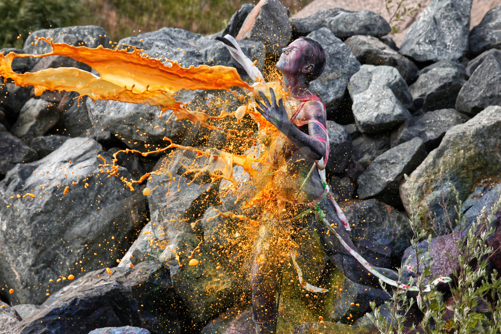 BodyArt-BLACKSTONESSPLASH_2876c2 | #001 | Modell: Renée-Claire | Foto: Tschiponnique Skupin - Realisiert mit Pictrs.com