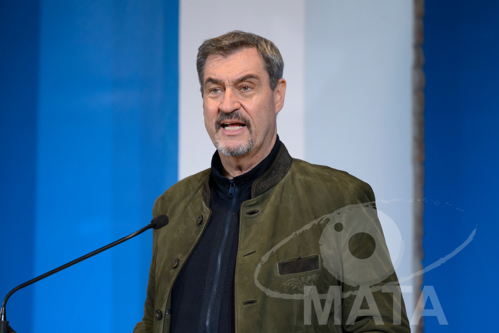 _DW04795 | Bayerns Ministerpräsident Markus Söder (CSU) bei einer Pressekonferenz im Lokschuppen. Rosenheim, 02.12.2025 Bayern Deutschland - Realisiert mit Pictrs.com