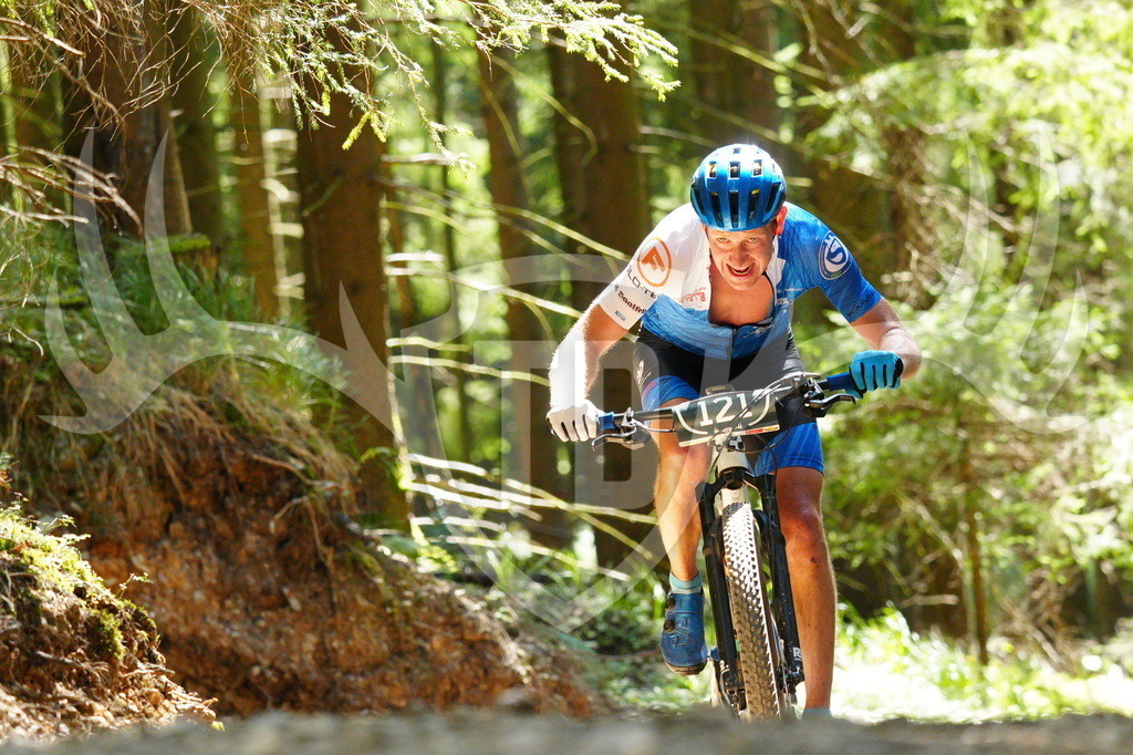 FC604130 | Fotogalerie der Treibjagd im Dunkelwald - Dein MTB Etappenrennen im Erzgebirge - Realisiert mit Pictrs.com