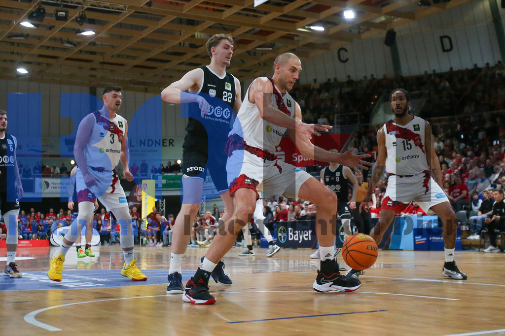 SES_LEVWOL20250525-18 | bond - Realisiert mit Pictrs.com