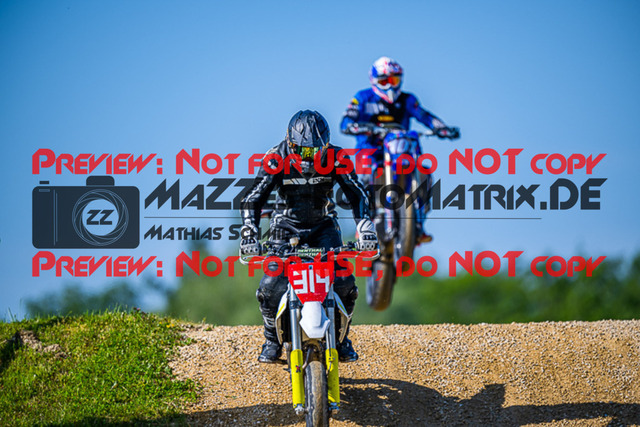 MaZZes_FotoMatrix_230527_1947 | S4