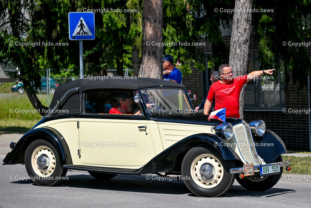 Slowakei_ Povazska Bystrica_ Veteran Tour Manin_ 14.06.2025-49 | 14.06.2025, Slowakei, SVK, Trenciansky kraj, Povazska Bystrica, im Bild Oldtimer Klub, Historische Fahrzeuge, Veteran Tour Manin, Auto, Alt, Besucher, Menschen, Feature, Symbolbild
