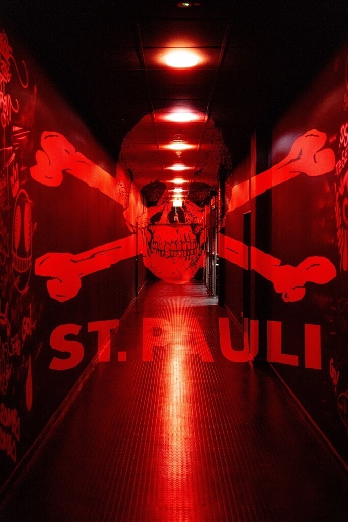 FCP08687 | Der offizielle Shop für FC St. Pauli Fotos. Wähle aus Spielszenen & Fanmomenten dein FCSP Wunschformat. Wir liefern Millerntor-Atmosphäre.
