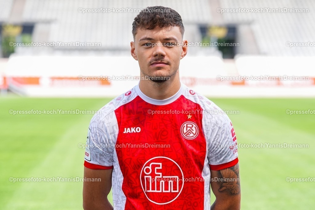 RWE22072501070 | Jannik Hofmann; Rot-Weiss Essen; 3.Liga, Porträttermin 2025/2026, 22.07.2025