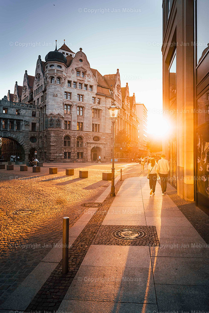 Neue Rathaus Leipzig | Das Neue Rathaus Leipzig beeindruckt mit monumentaler Architektur, historischem Flair und zentraler Lage. Es zählt zu den markantesten Wahrzeichen der Stadt und ist ein beliebter Fotospot - Realisiert mit Pictrs.com