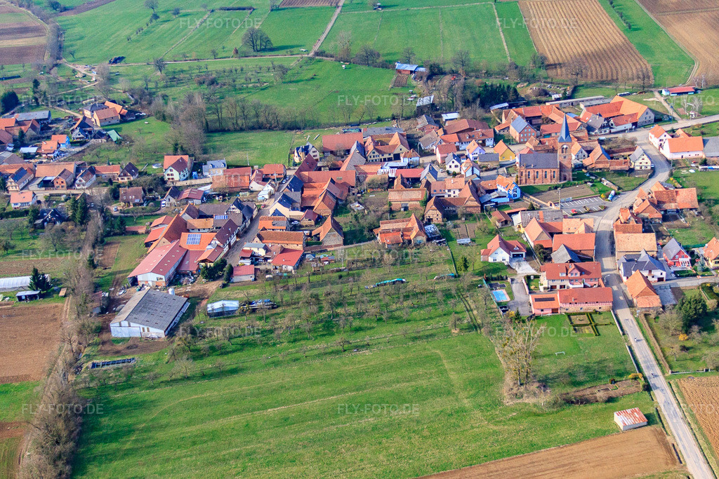 Luftbild: Ortsansicht von Westen in Geiswiller im Bundesland Bas-Rhin in Frankreich. – Foto: IMG_38580.jpg vom 20.03.2011 durch Werner Riehm/FLY-FOTO.de – Auflösung des Originals: 4456 x 2970 px