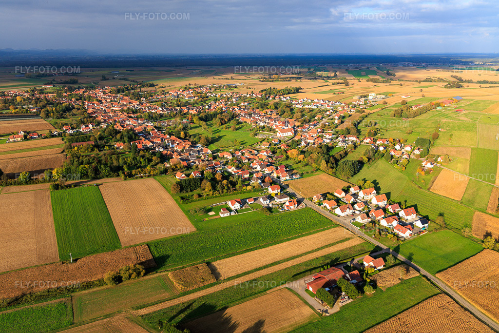 Aerial view: Rue des Forgerons in Seebach in the state Bas-Rhin, France.Photo: IMG_150127.jpg taken on 10/11/2025 by Werner Riehm/FLY-FOTO.comResolution of the original: 6000 x 4000 px