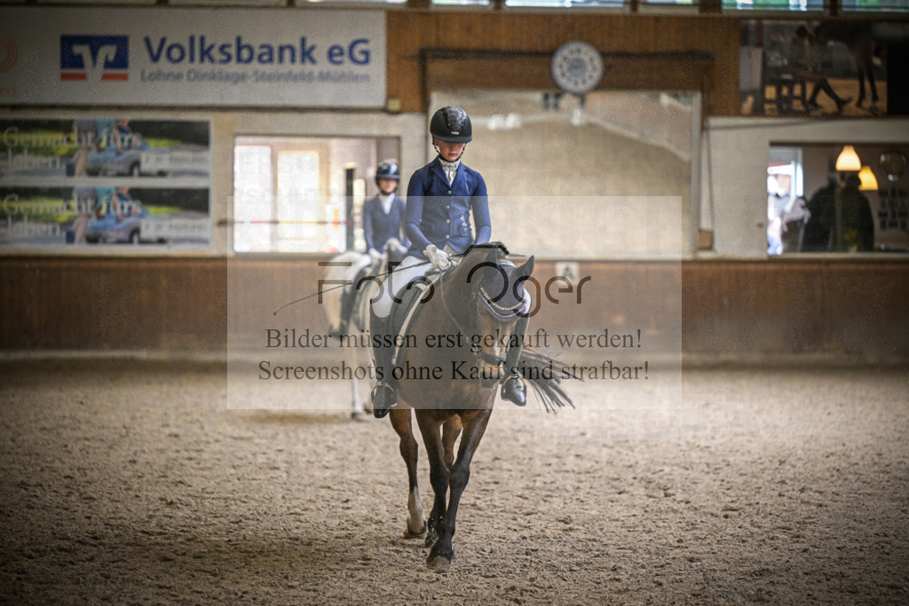 DOS_1417 | Entdecke hochwertige Reitturnierfotos von Foto Oger. Professionell, emotional und authentisch – jetzt Lieblingsmomente im Shop bestellen.Deutschlandweite Turnierfotografie. - Realisiert mit Pictrs.com