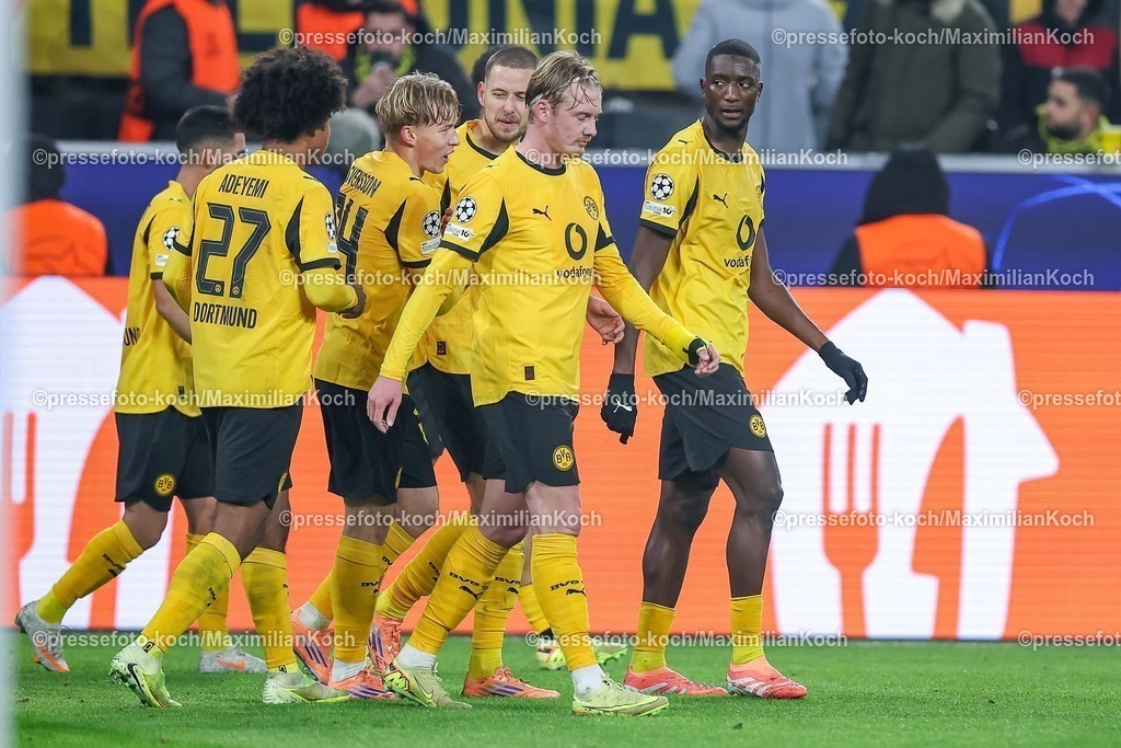UCL25112501082 | 25.11.2025, Fußball, UEFA Champions League, Borussia Dortmund - FC Villarreal, BVB Stadion, 5. Spieltag, Saison 2025 2026: Torjubel nach dem Tor zum 1:0 durch Torschütze Serhou Guirassy&nbsp;(BVB #09)  zusammen mit   Regulations prohibit any use of photographs as image sequences and or quasi-video.