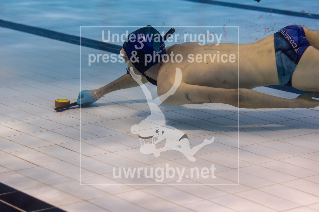 Unterwasser-Hockey: Rückrunde Liga 2023/2024 - Bild 26 | Spiel um Platz 3: TCO Weinheim 1 in blau gegen TSG Frechen in weiß. - Realisiert mit Pictrs.com