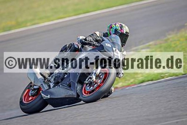 spof8578 | Professionelle Fotos von Sportveranstaltungen, aber auch Hochzeiten und anderen Events. - Realisiert mit Pictrs.com