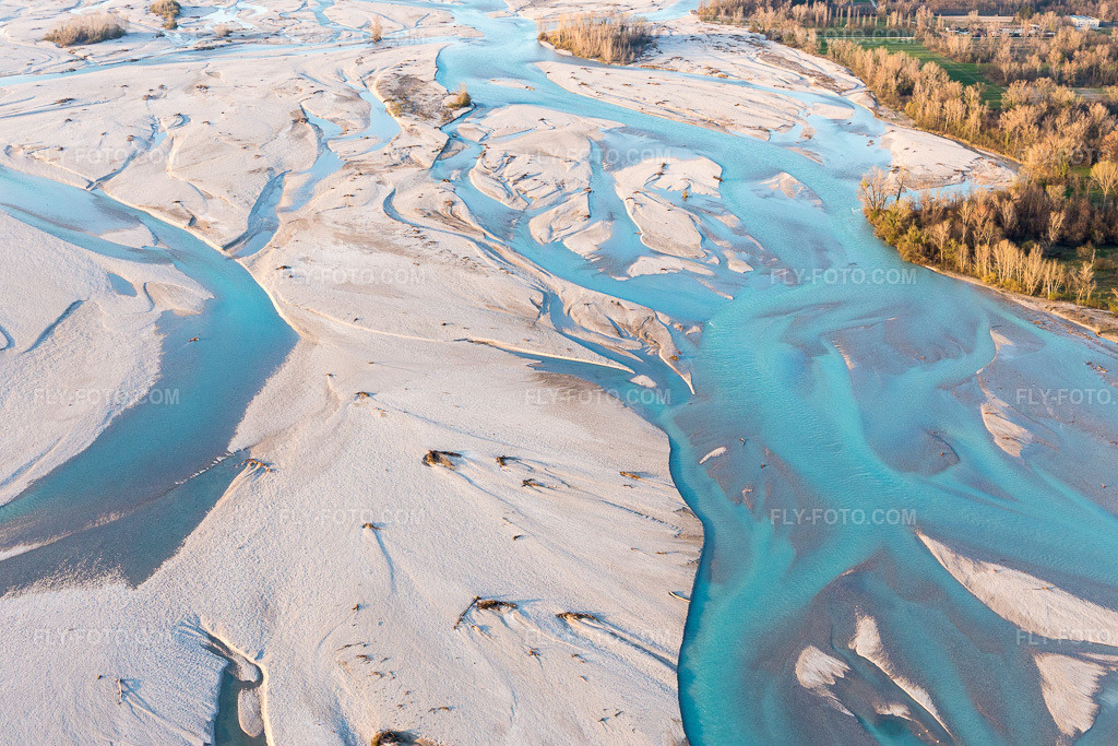 Aerial view: View of the town in Dignano in the state Friuli Venezia Giulia, Italy. – Photo: IMG_105590.jpg taken on 04/07/2018 by Werner Riehm/FLY-FOTO.com – Resolution of the original: 5472 x 3648 px