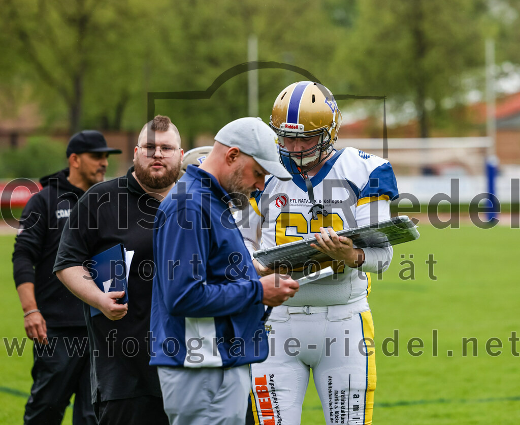 2022-04-30_024_Erding_Bulls_gegen_Regensburg_Phoenix | Erding, Deutschland, 30.04.2022:
Football, Regionalliga 2022, 1. Spieltag, Erding Bulls gegen Regensburg Phoenix

Foto: Christian Riedel / fotografie-riedel.net
