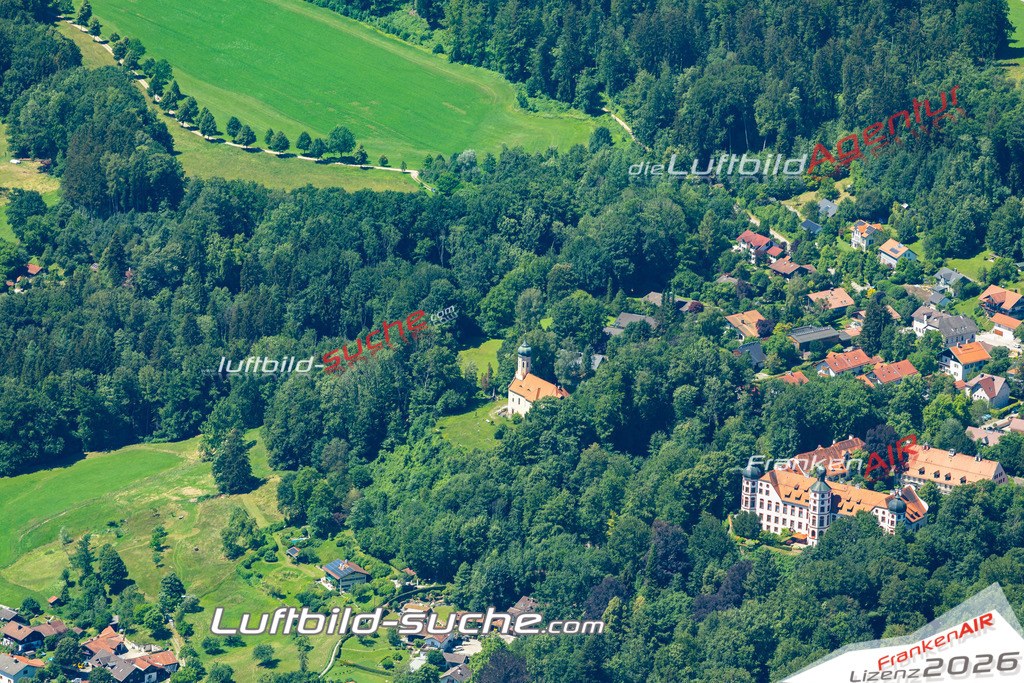 Aktuelles Luftbild von  Eurasburg - Die Luftaufnahme wurde 2022 mittels UL-Flugzeug erstellt ( keine Drohne ) - hochauflösende Kamera-Systeme von  Canon -Beste Qualität - Für grossformatige Ausdrucke geeignet. Die Geschenkidee !